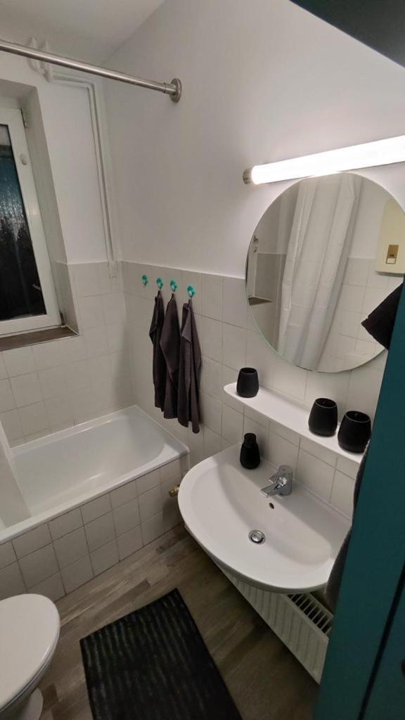 Ferienwohnung-Monteurwohnung Berta, 3 Personen In Kleve, Zentrale Lage Kleef Buitenkant foto